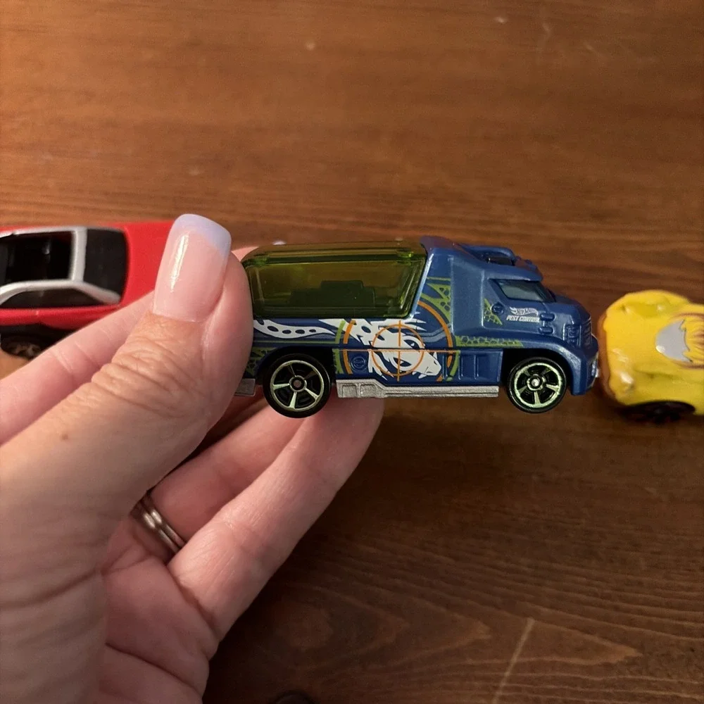 LOT‎ OF 6 HOT WHEELS CARS
